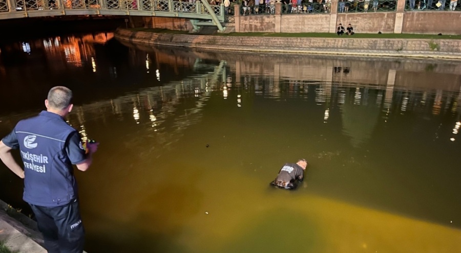 Porsuk Çayı'na atlayan genç kayboldu