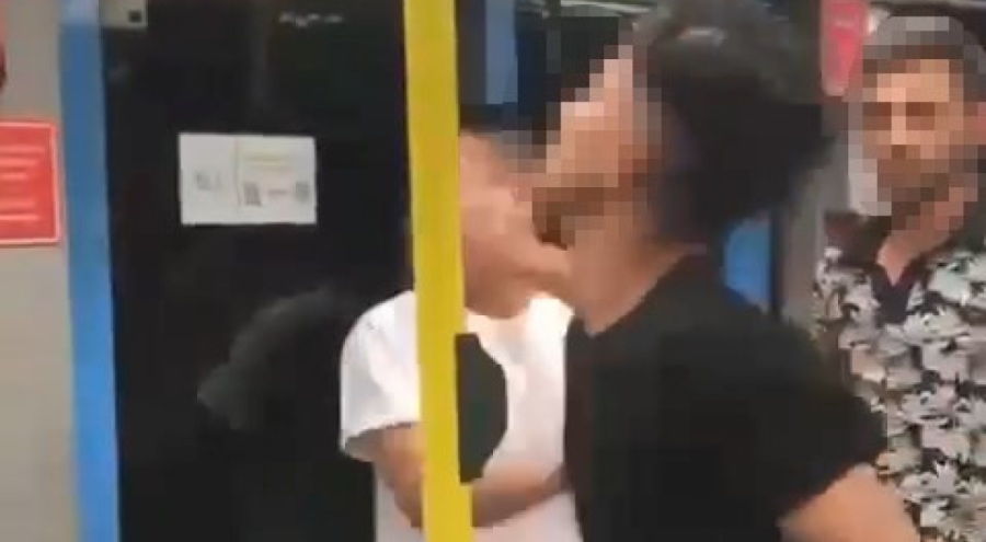 Bursa'da metroda 'Yan baktı' tartışmasında yumruklar konuştu!