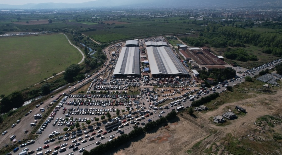 Bursa'da kilometrelerce kurban kesim kuyruğu