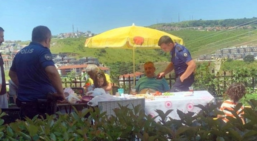 Bayram kahvaltısı yaparken yorgun mermiyle vuruldu!