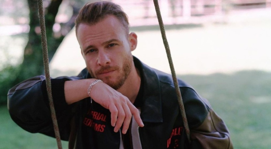 Kerem Bürsin'den Darüşşafaka'ya bağış