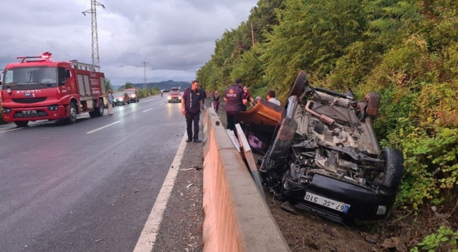 Bariyerlere çarpan cip takla attı: 6 yaralı