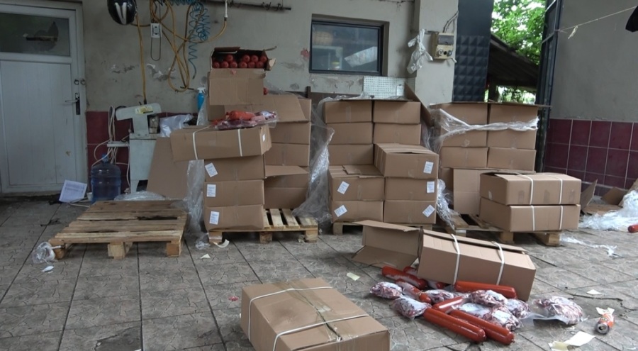 Bursa'da kurbanlık danaya giren vatandaşlara sosis şoku! Tonlarca bozuk et imha edildi