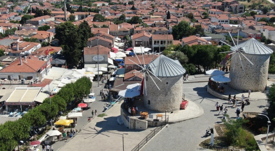 Alaçatı'nın nüfusu 1 milyonu aştı