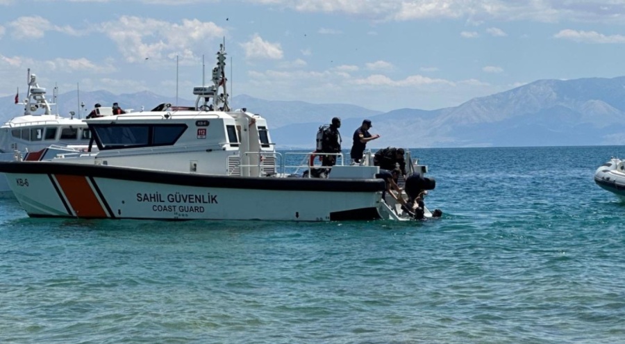 Van Gölü'ne giren 2 kişi boğuldu