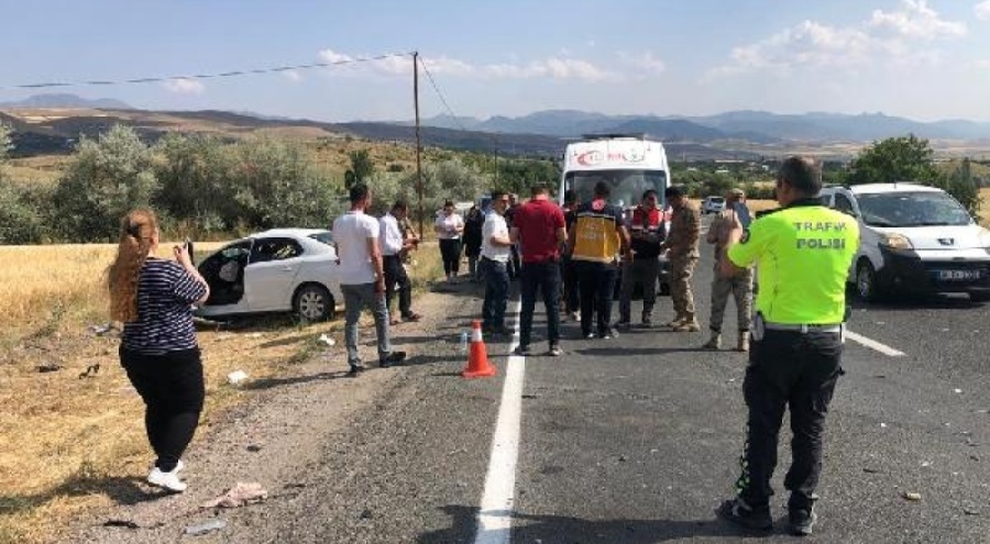 Elazığ'da cip ile otomobil çarpıştı