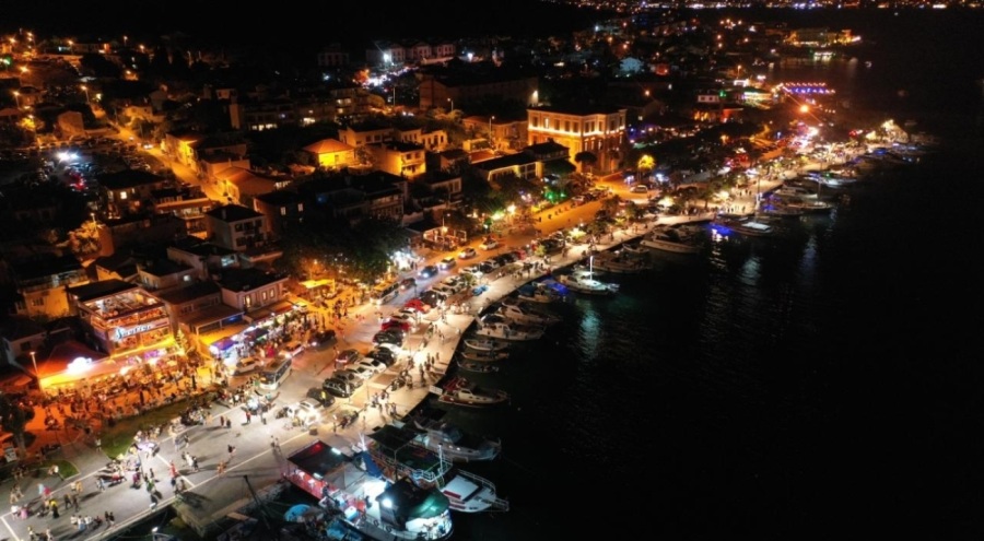 Ayvalık tatilcilerle doldu taştı