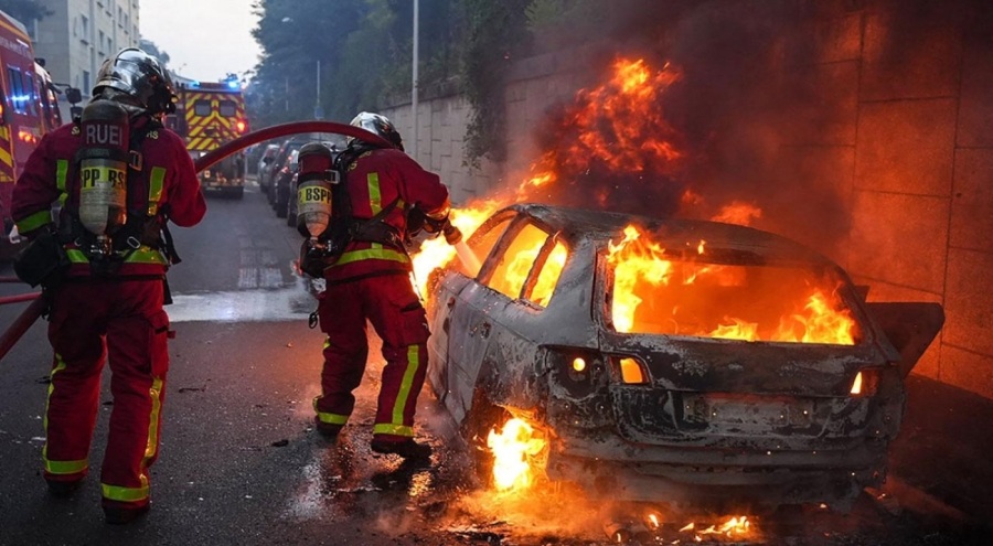 Almanya endişeli: Fransa'daki olayları kaygıyla izliyoruz