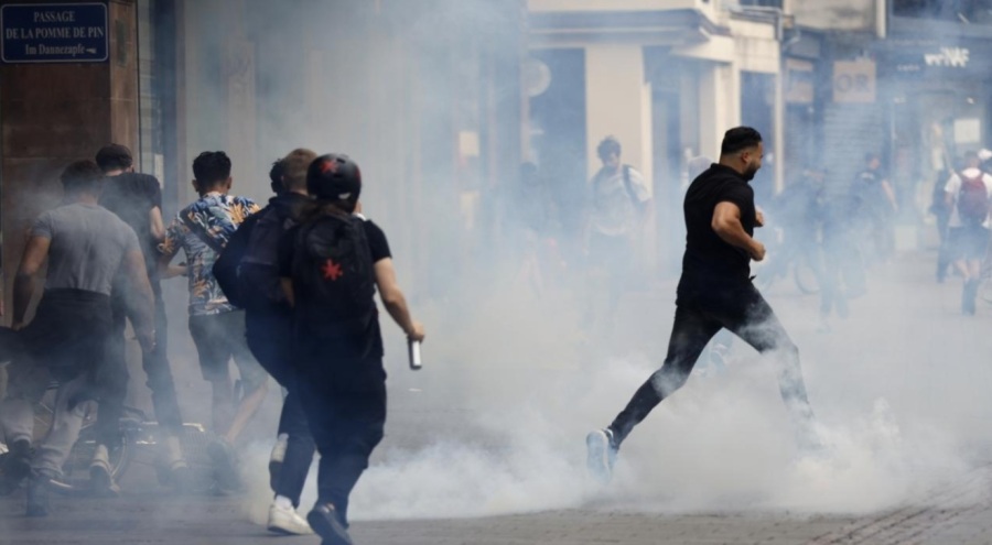 Paris'te başlayan olaylar Strazburg'a da sıçradı