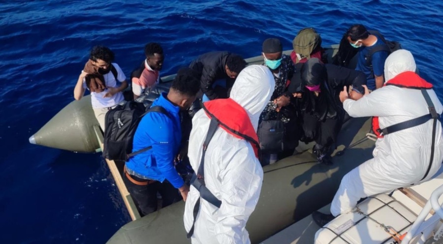 65 düzensiz göçmen kurtarıldı