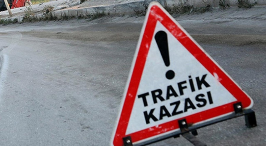 İzmir'de minibüsle otomobil çarpıştı