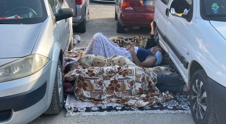 Tatili bedavaya getirmeye çalışanlar plaj otoparklarını doldurdu