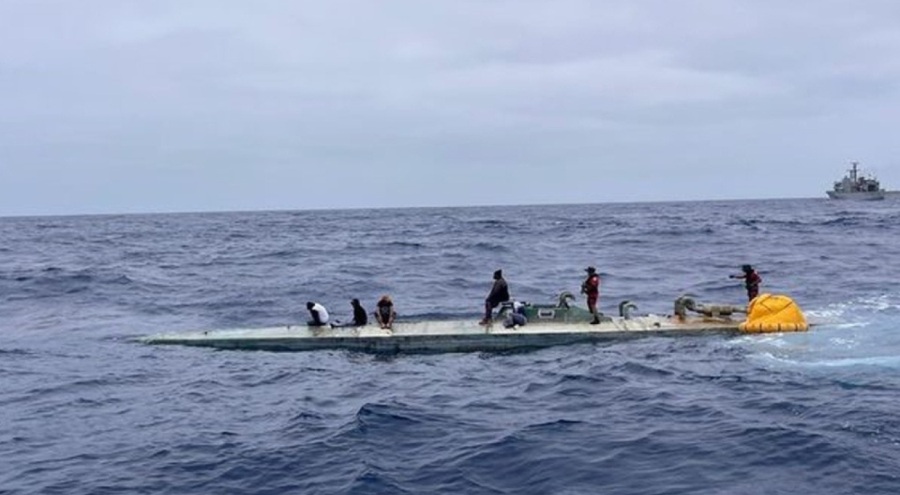 Denizaltıda 3,5 tondan fazla uyuşturucu bulundu