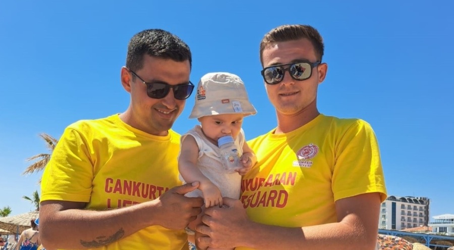 6 aylık bebeği 'Heimlich' manevrası kurtardı