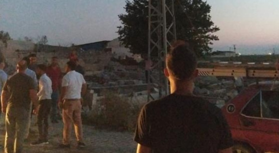 Sokak düğünü için yüksek gerilim hattında elektrik çekerken akıma kapıldı