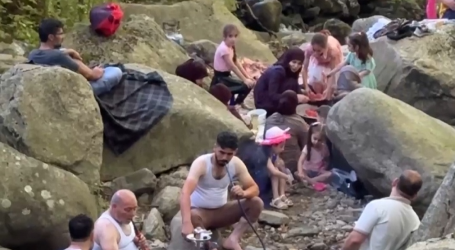 Suriyeli sığınmacılar Bursa'daki yasakları umursamadı! Uludağ etekleri nargile kafeye döndü