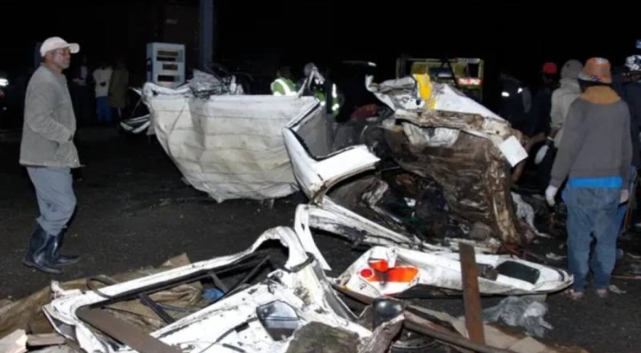 Konteyner yüklü tır zincirleme kazaya neden oldu! 52 ölü