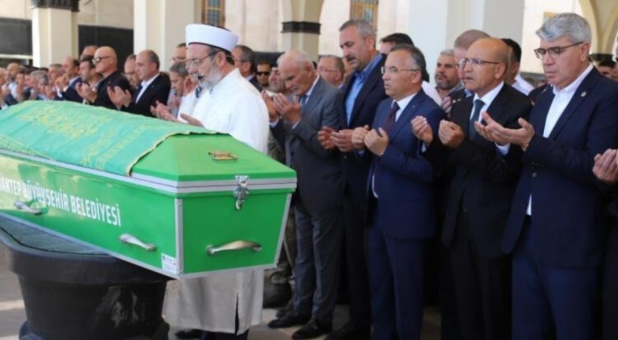 Bakan Şahin'in babası Mustafa Kıymık toprağa verildi