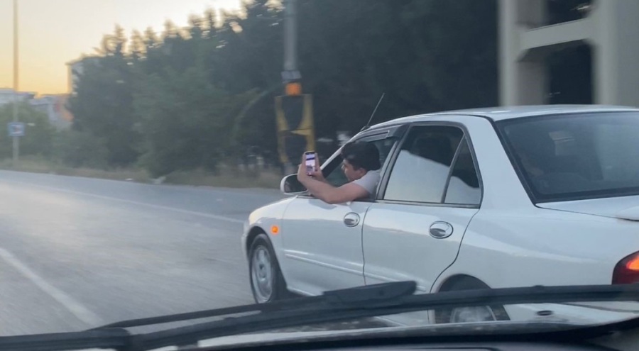 Tiktok videosu için tehlikeli yolculuk!