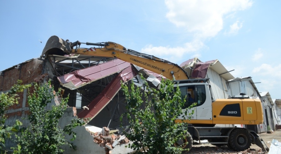 Osmangazi kaçak ve metruk yapılardan temizleniyor