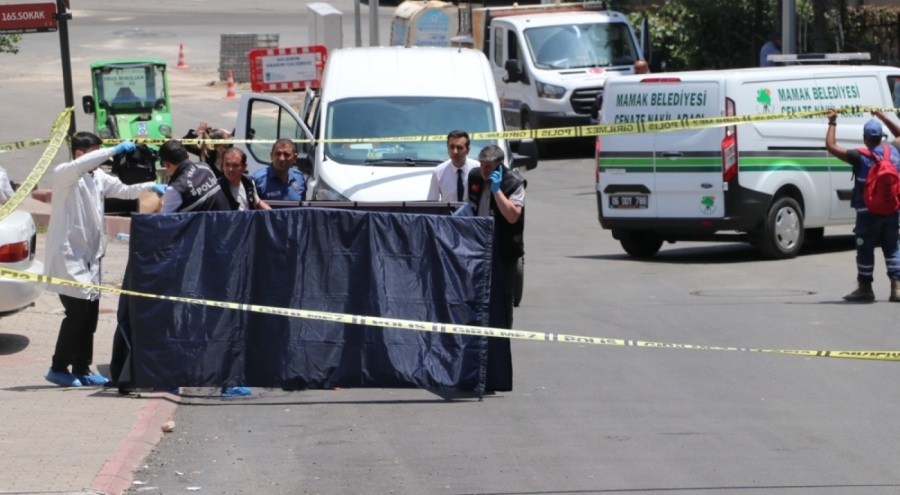 81 yaşındaki adam aldatıldığından şüphelendi, sokağı kan gölüne çevirdi!