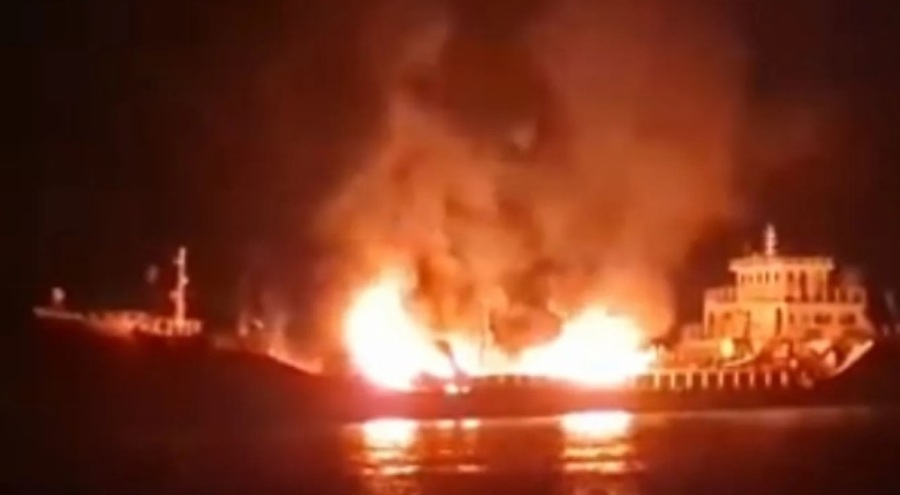 Bangladeş'te petrol tankeri patladı