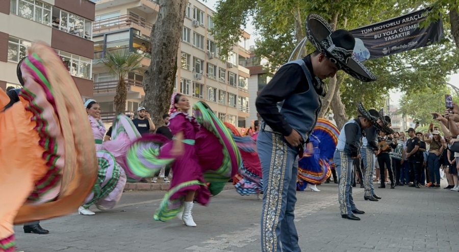Yalova'da "36. Uluslararası Halk Dansları Festivali" başladı