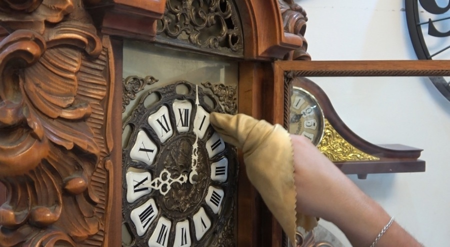 Bursa'daki bu duvar saati 154 yıldır hiç durmadan çalışıyor
