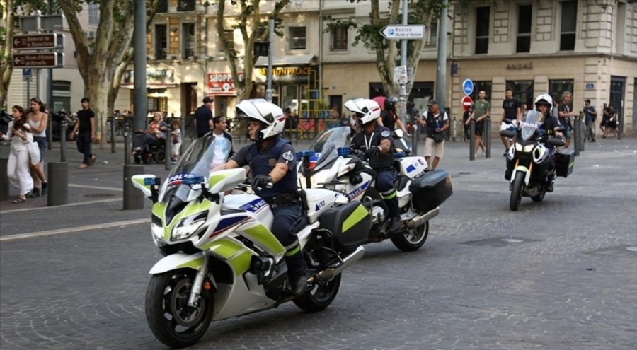 Fransa'da muhalif Panot toplantıyı terk etti