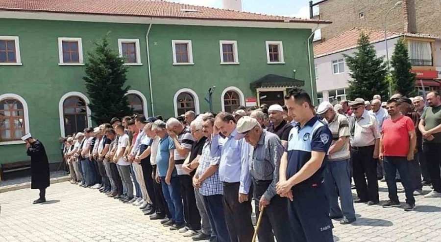 Üzerine televizyon devrilen 2,5 yaşındaki çocuk yaşam savaşını kaybetti