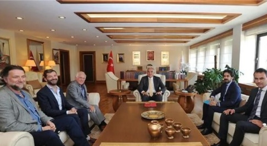 Bakan Ersoy, yapımcı James Brock ile görüştü