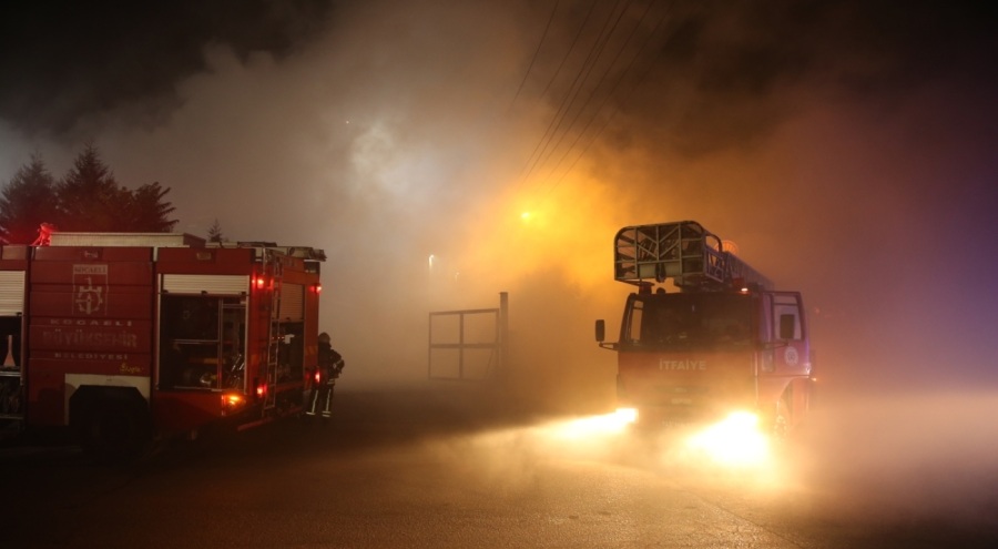 Kocaeli'de duman paniği... Göz gözü görmedi!