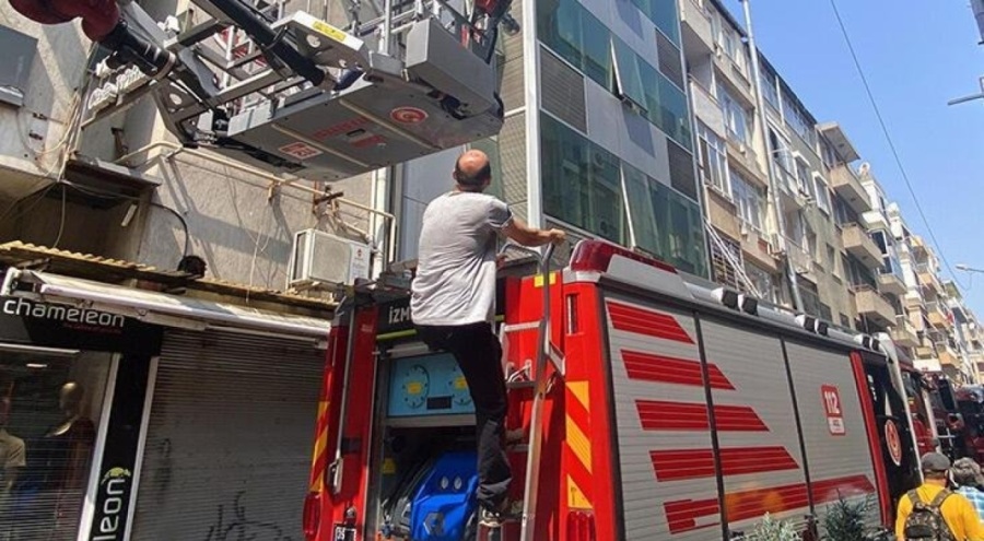 İzmir'de çıkan otel yangınında 5 kişi etkilendi!