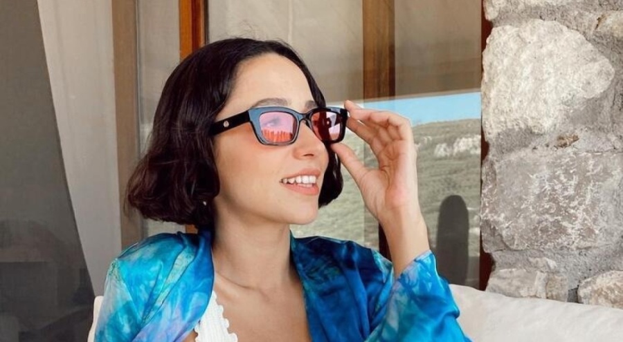 Zeynep Bastık'ın bikinili pozları tartışma yarattı