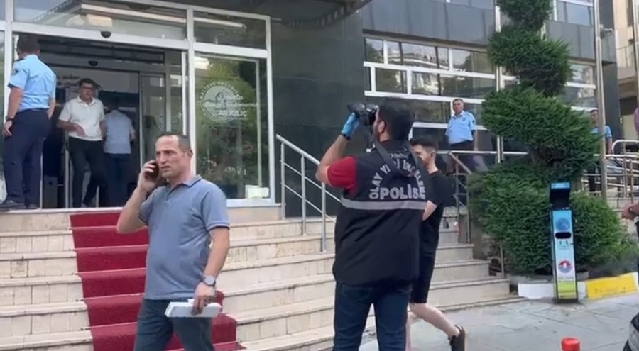 Maltepe Belediyesi'ne silahlı saldırı: Bir kişiye gözaltı!