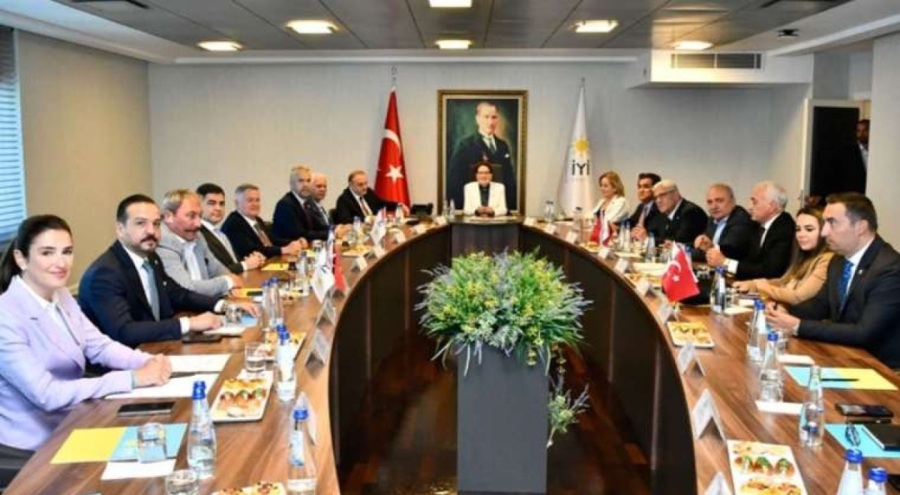 Meral Akşener A takımı ile bir araya geldi