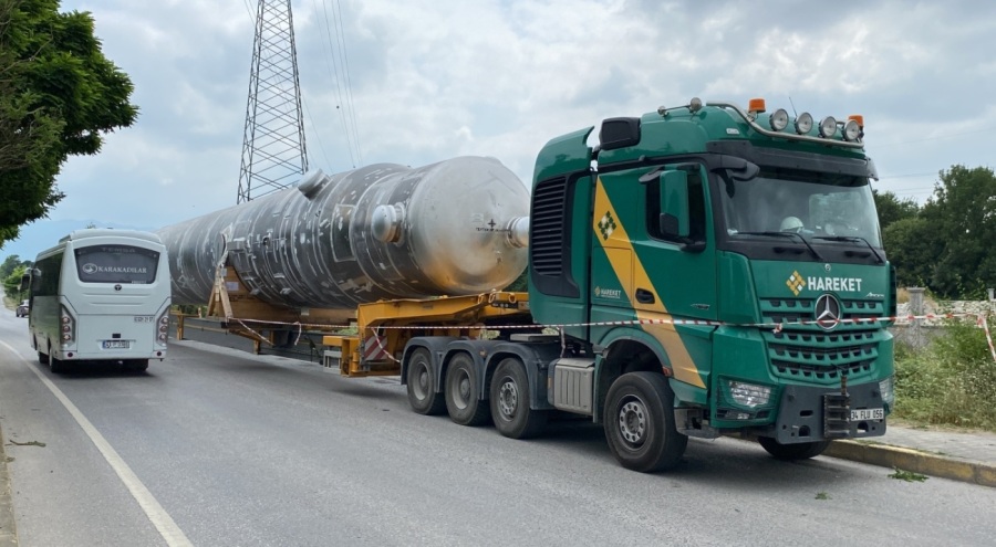 55 metre uzunluğunda yükle  yolda kaldı