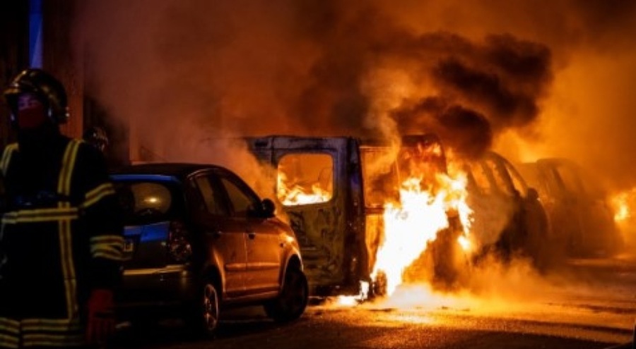 Fransa'da binlerce bina ve okul kundaklandı