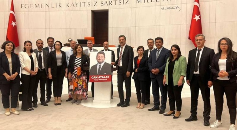 TİP'ten Meclis'te Can Atalay eylemi