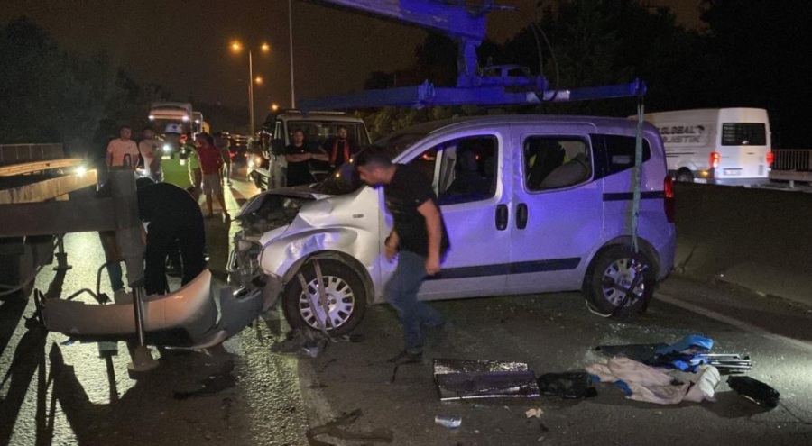 Kocaeli'de kaza: 3 araç takla attı