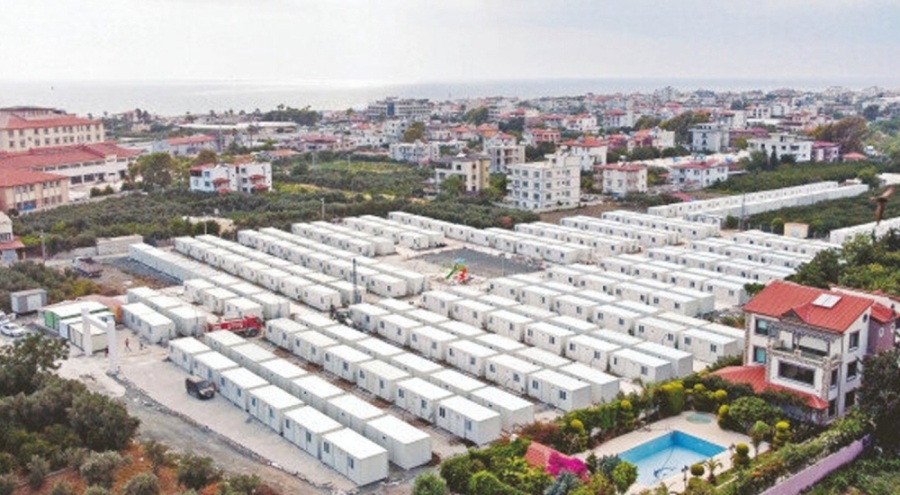 Depremzedeler evlerini kiraya verip konteynere yerleşmiş!