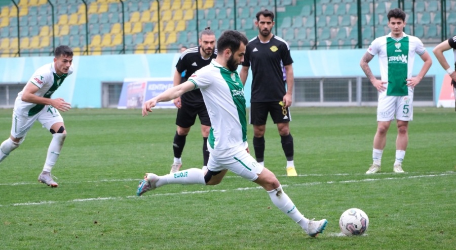 Bursaspor'da ayrılıklar sürüyor