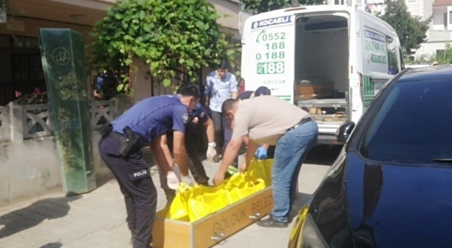 Eşinin boğazını kesip 12 yerinden bıçakladı suçlu sadece ben değilim dedi