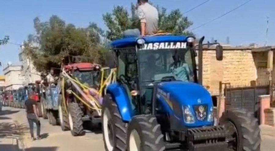 Damat çiftçi olunca düğün konvoyu traktörlerden oldu