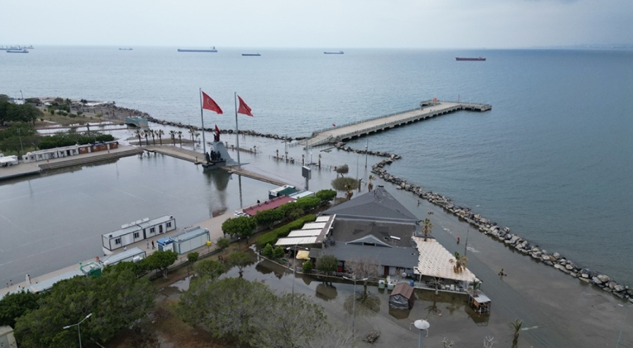 İskenderun'da deniz taşkını