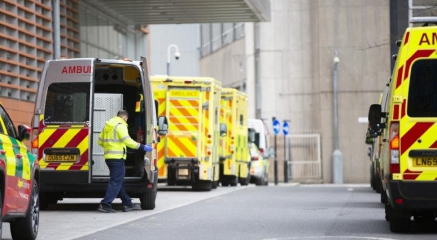 Londra'da okula çarpan araç 9 kişinin yaralanmasına neden oldu