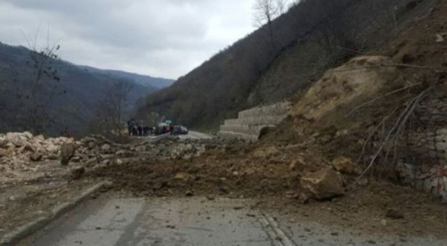 Pakistan'da toprak kayması: 8 çocuk yaşamını yitirdi