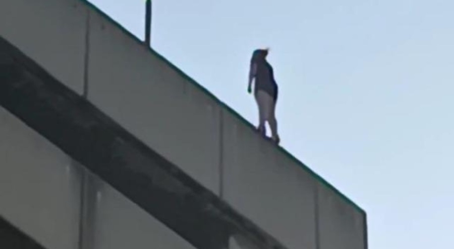 8. kattan atlayan genç kızın babası ünlü çıktı!