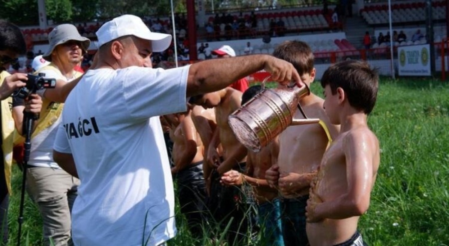 Kırkpınar Yağlı Güreşleri başladı