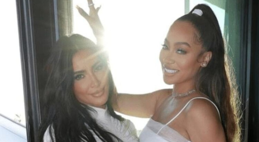 Kardashian milyon dolarlık elmas kolyesini beline taktı!